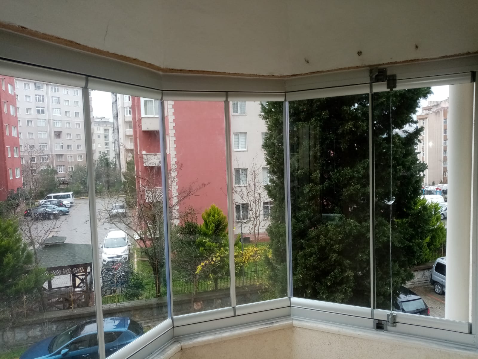 Tuzla Bölgesinde Cam Balkon